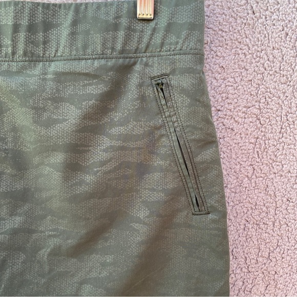 Orvis Stretch Travel Skort Embossed Camo Print Sz XL - Picture 3 of 11